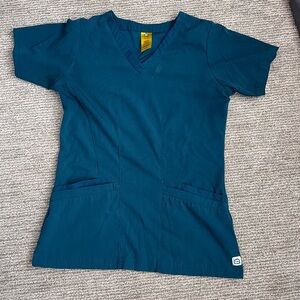 Wonderwink Aero XS scrub top in carribean blue